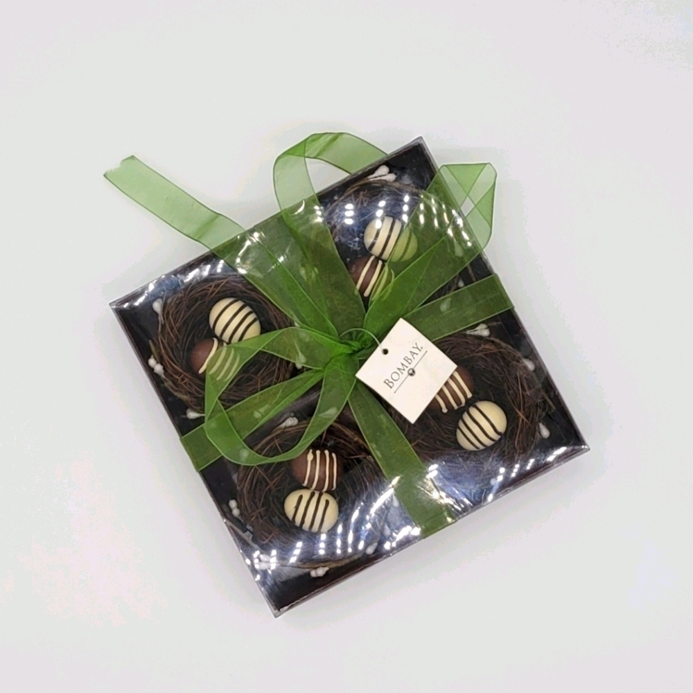 BOMBAY Company Set Of 4 Place Egg Setting Decor